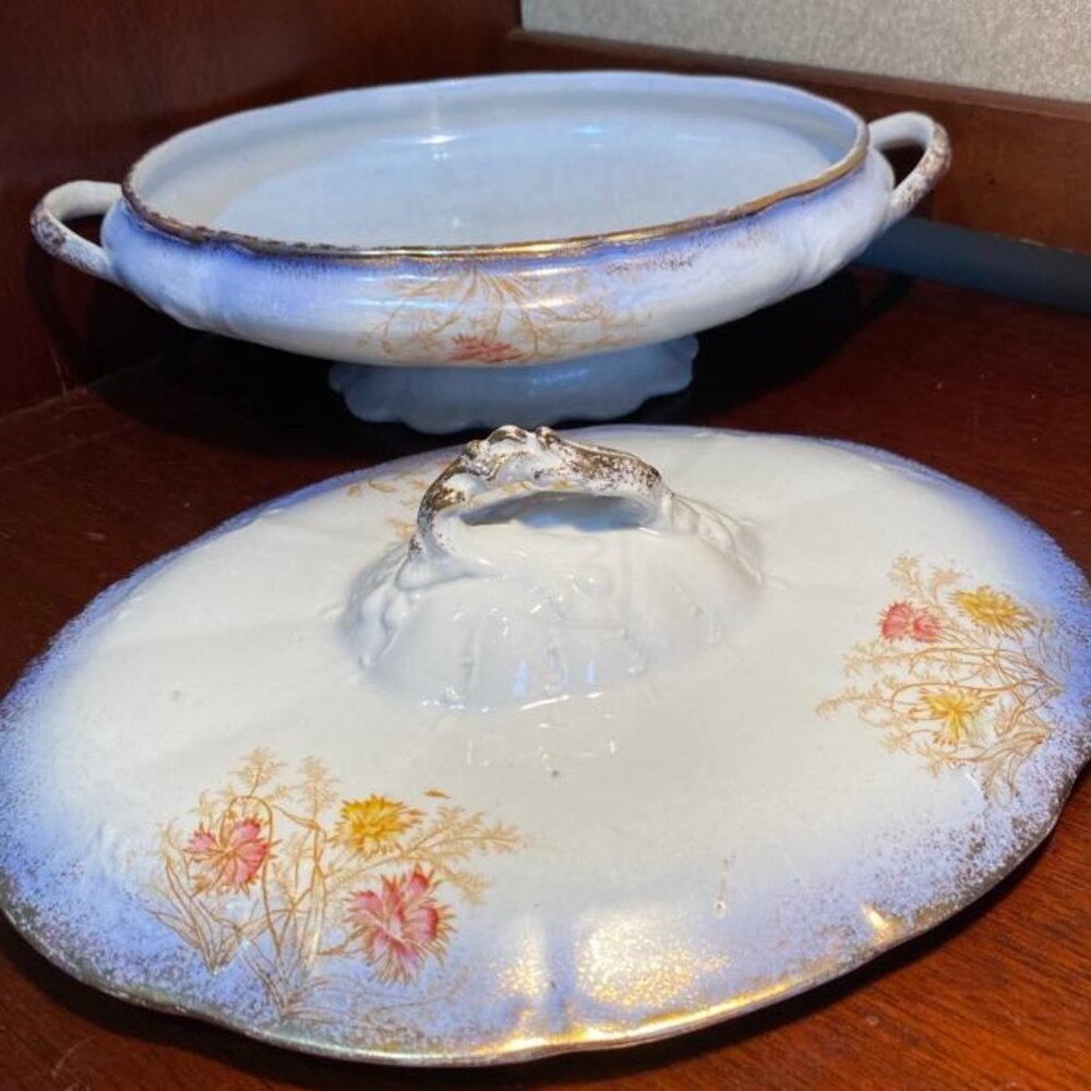 William Brunt Pottery Co. Antique Covered Scalloped Pedestal Serving Dish